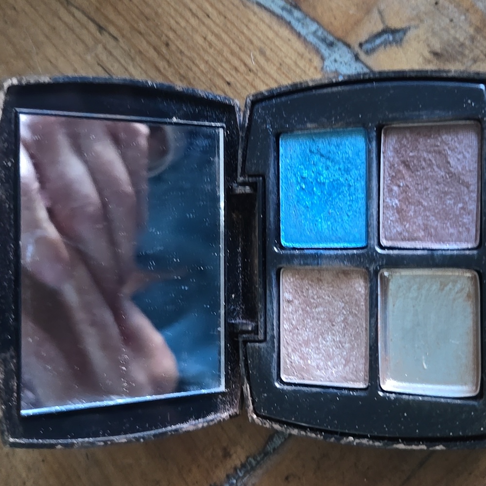 NARS Color Design Eyeshadow Palette And Nars Translucent Powder Sample - Picture 2 of 5
